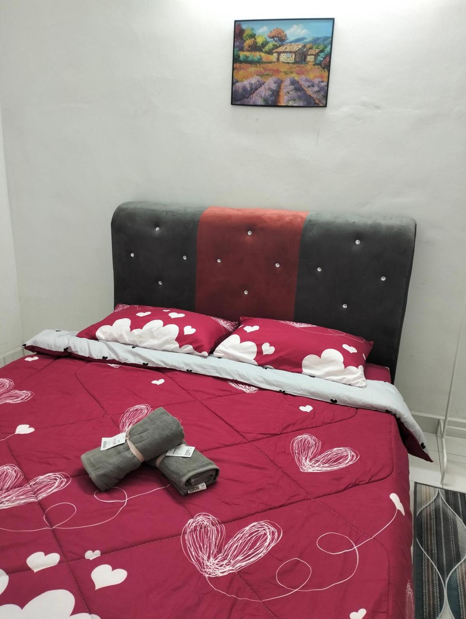 Anggun Homestay Seri Iskandar Exterior photo